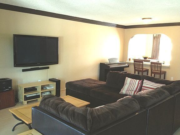 2nd image of 11542 Burbank Blvd Unit 3