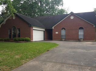 2230 Lake Forest Dr, West Columbia, TX 77486