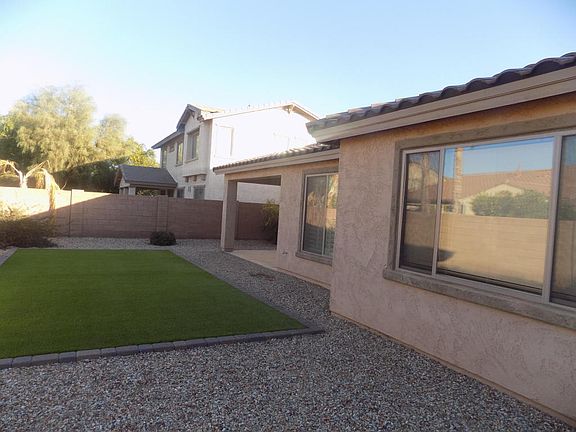 3rd image of 366 W Desert Broom Dr
