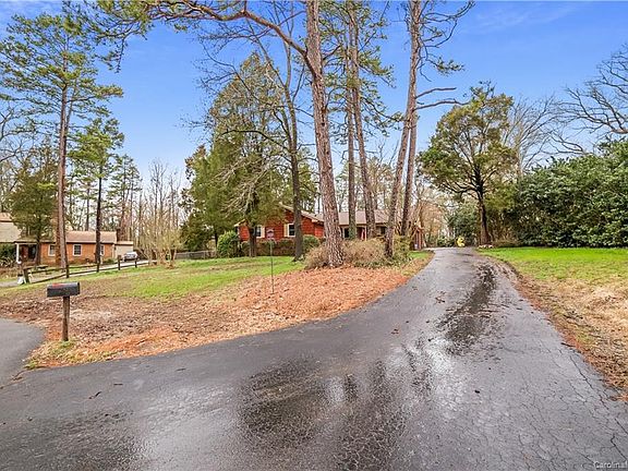 2nd image of 102 Cedarwood Cir