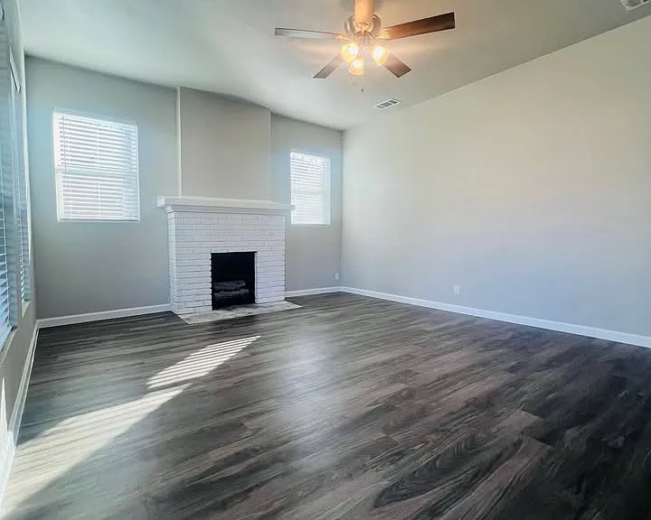822 W Fischer St — Photo 4