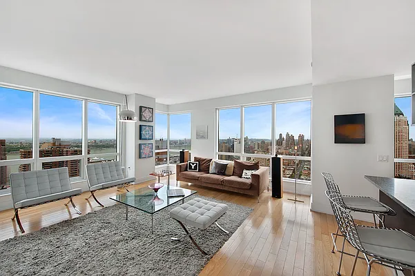Sold by Nest Seekers International | media 14