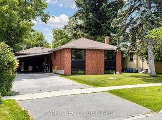 8 Applefield Dr, Toronto, ON M1P3X9