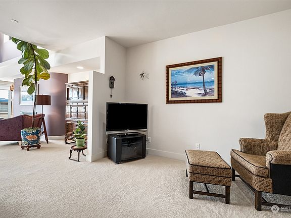 5th image of 620 S 227th Street #306