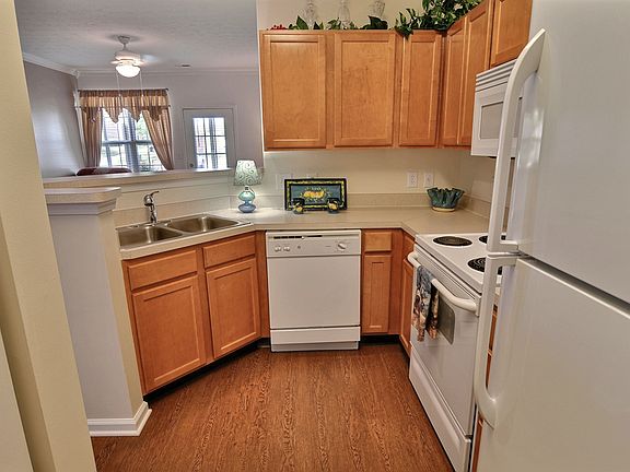 Model Apartment Kitchen