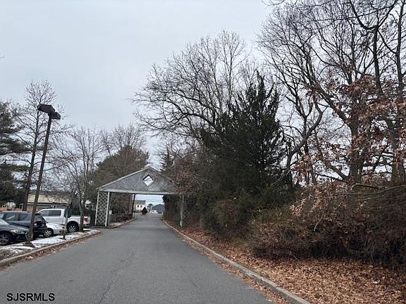 2nd image of 25 Oyster Bay Rd APT C