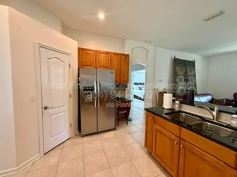 801 Derby Ln — Photo 31