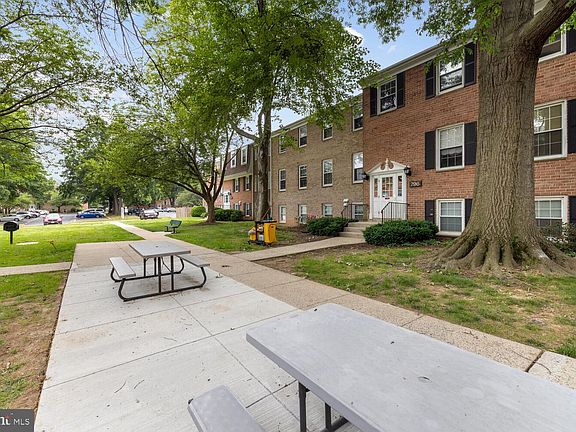 2nd image of 796 Quince Orchard Blvd #P1