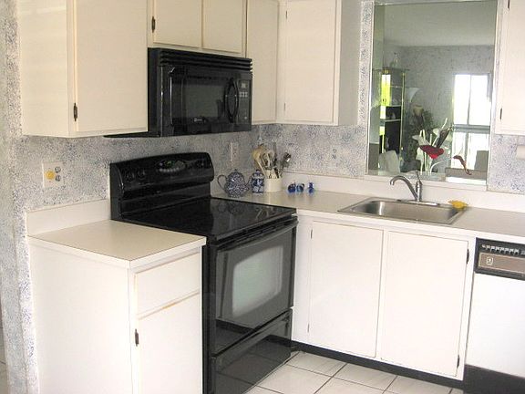 3rd image of 7301 Amberly Ln APT 306