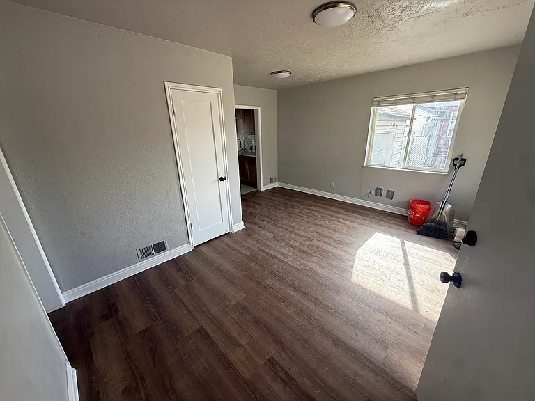 1372 W Glenrose Dr — Photo 6