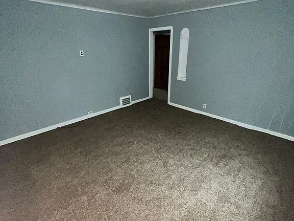 4th image of 11108 Plymouth Ave