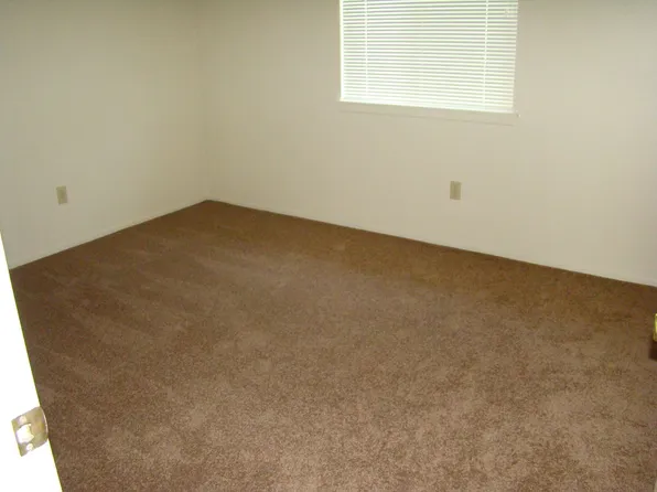 15554 Bear Valley Rd, 15554 Bear Valley Rd APT 4, Victorville, CA 92395