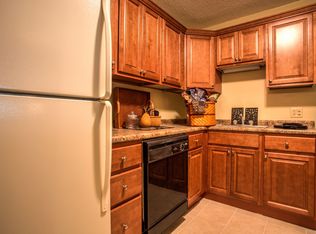 305 Greenwich Ave APT B328, Warwick, RI 02886