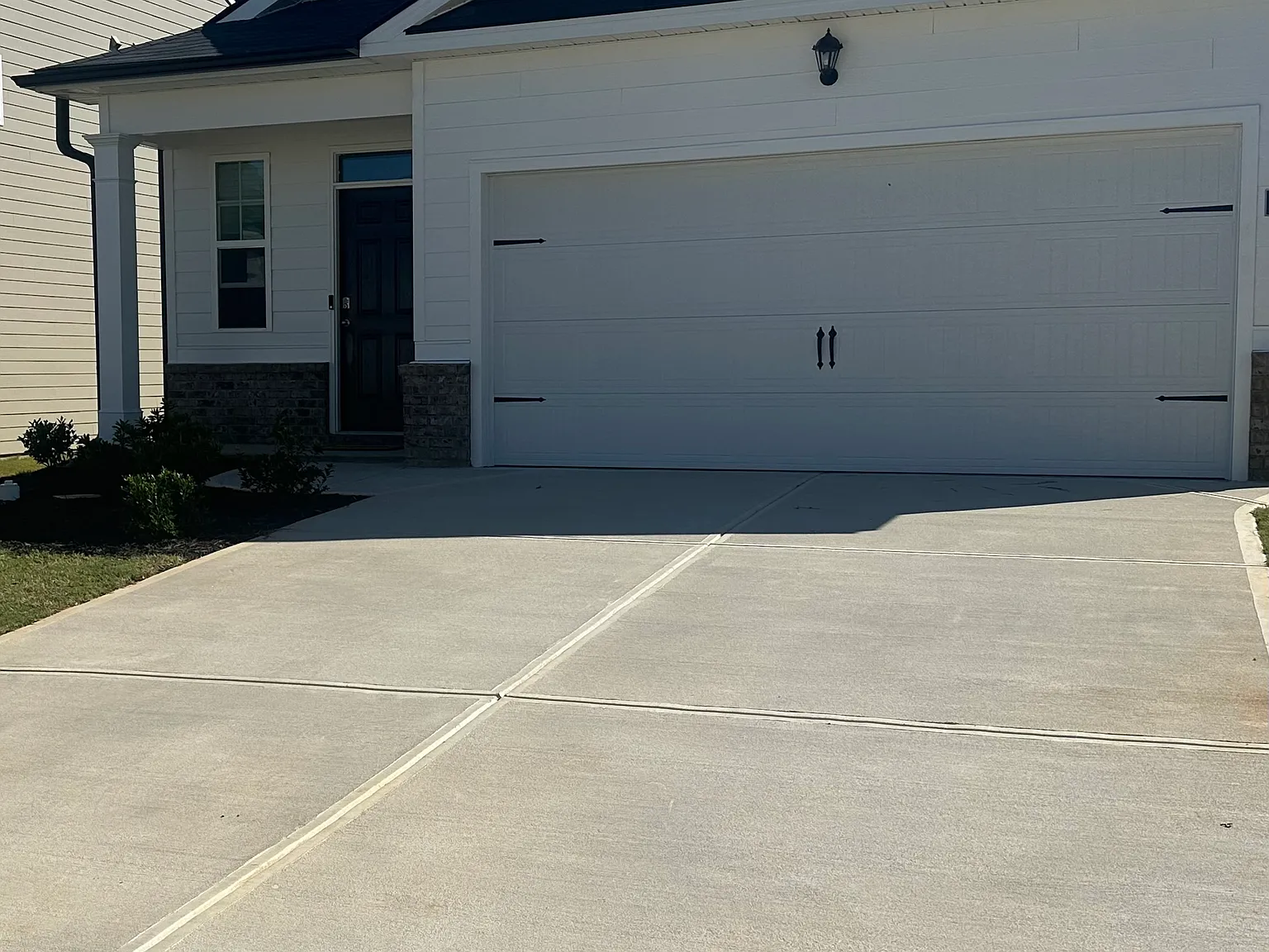 490 Whitby Ct — Photo 1