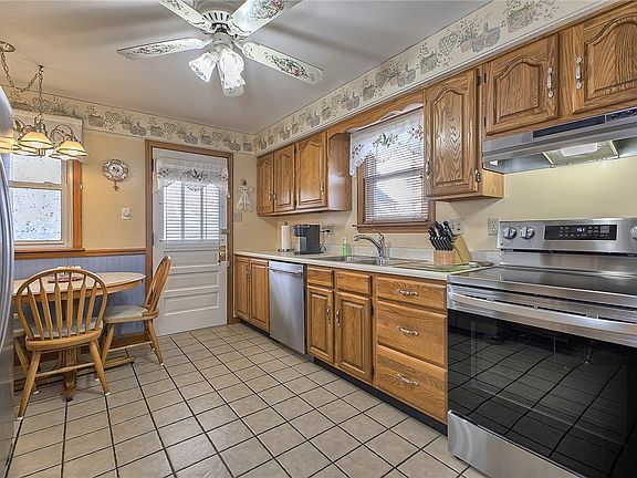 4th image of 724 N 1st St