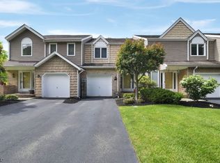 15 Edgefield Dr, Morris Plains, NJ 07950