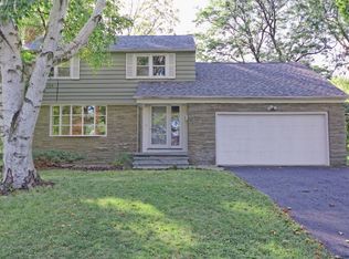 2225 Garden Dr, Niskayuna, NY 12309