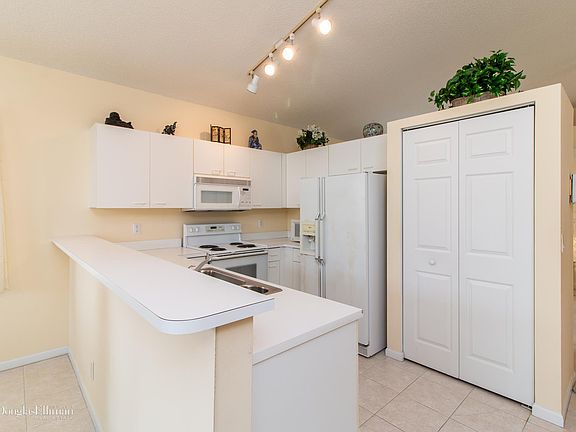 3rd image of 9628 Cherry Blossom Ct