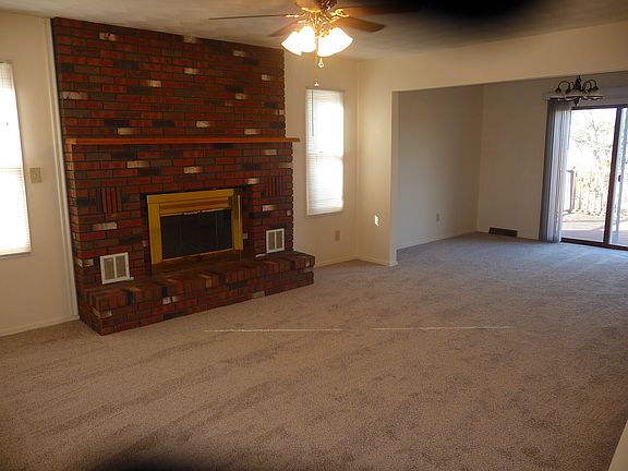 2nd image of 821 Shawn Dr