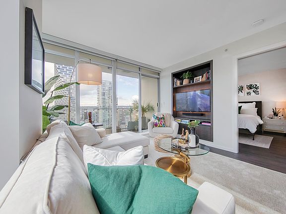 4th image of 1351 Continental St #1607