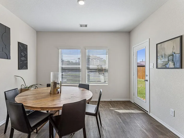 343 Sickle Loop — Photo 13