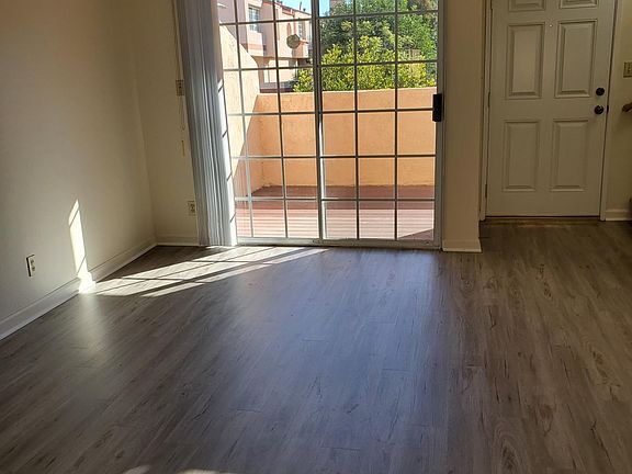3rd image of 3101 Plaza Del Amo Unit 84