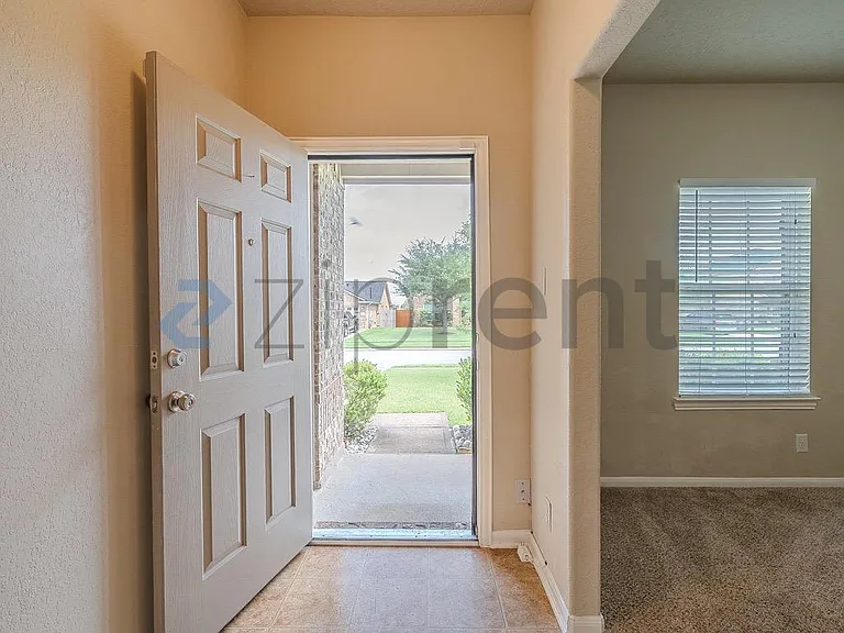 3029 Cambridge Meadows Ln — Photo 3
