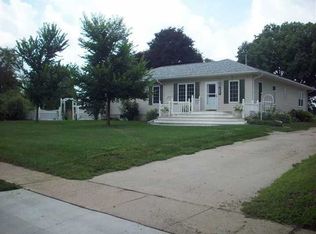 3815 Rownd St, Cedar Falls, IA 50613