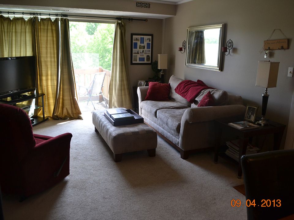 Living Room photo 1