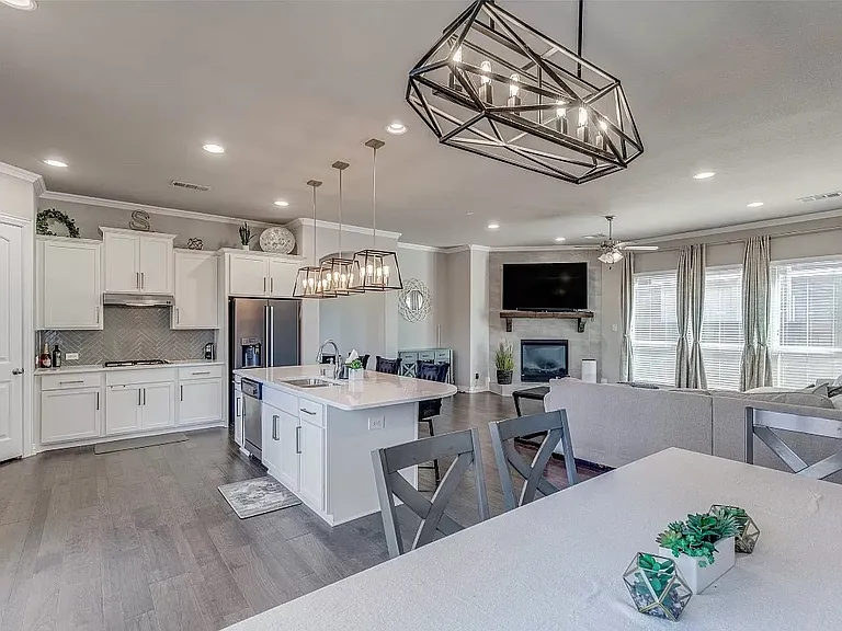 4211 Peach Blossom Dr — Photo 2