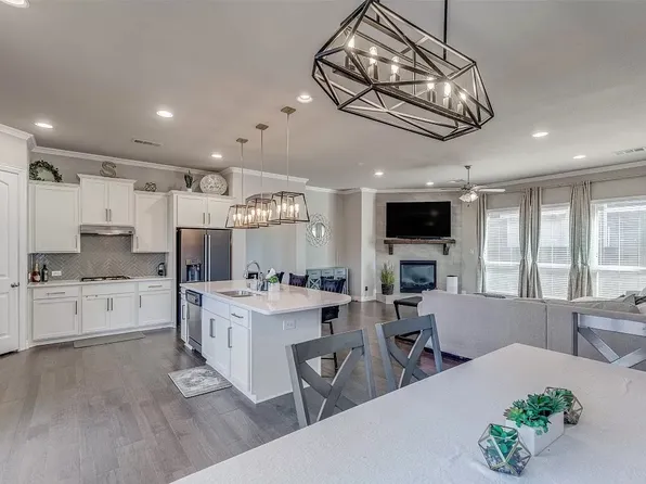 4211 Peach Blossom Dr, Arlington, TX 76005