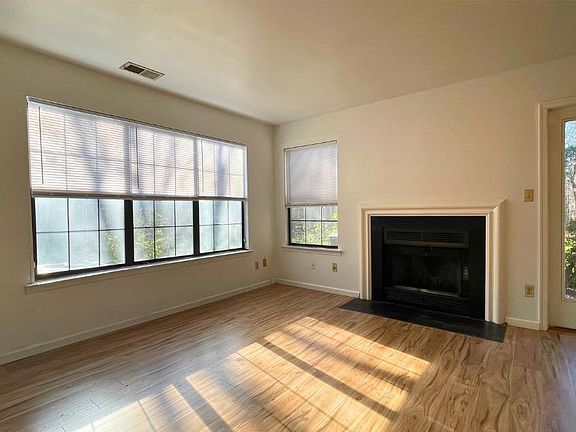 3rd image of 6 Ayres Ct