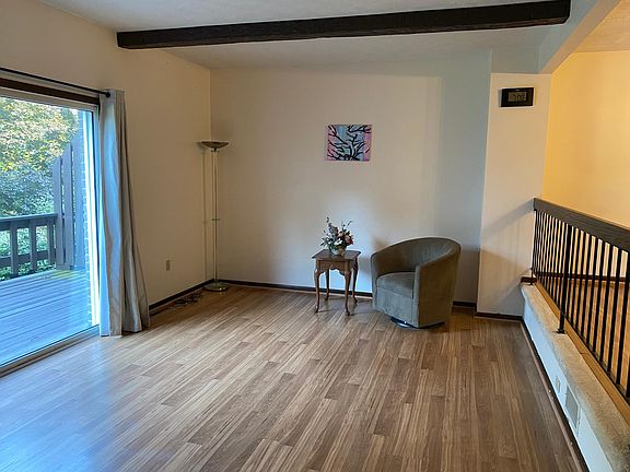 4th image of 1615 Harewood Sq