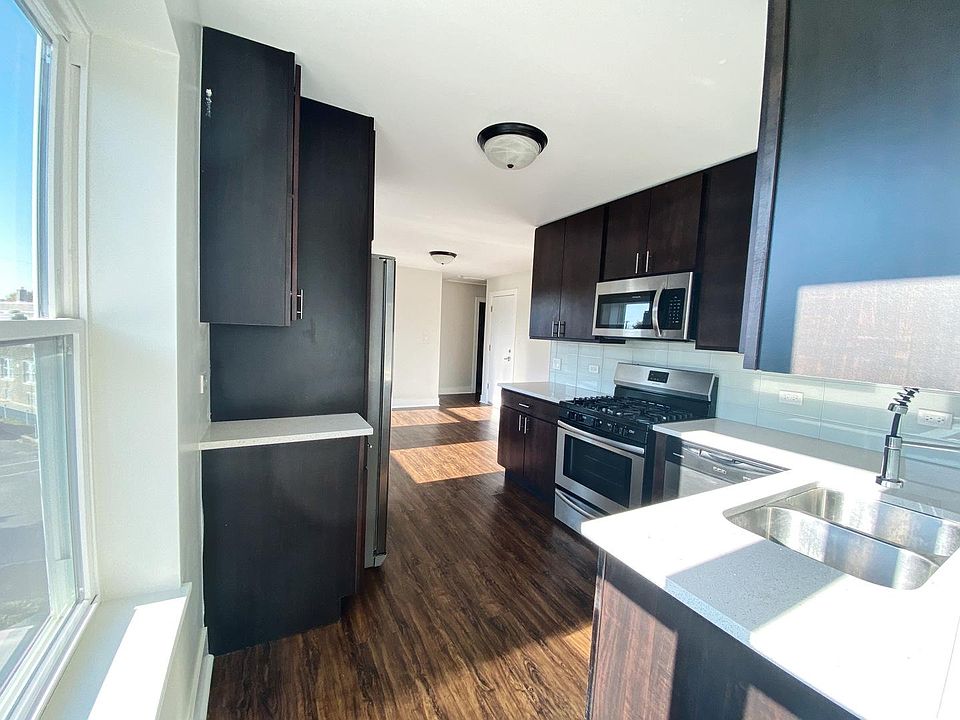 1st image of 2959 N Hamlin Ave #3A