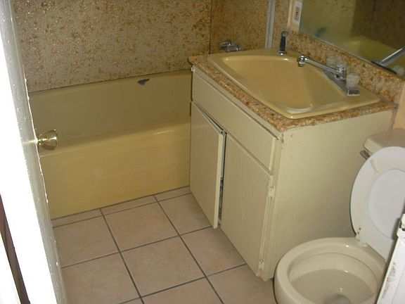 3rd image of 2111 Franklin Ave