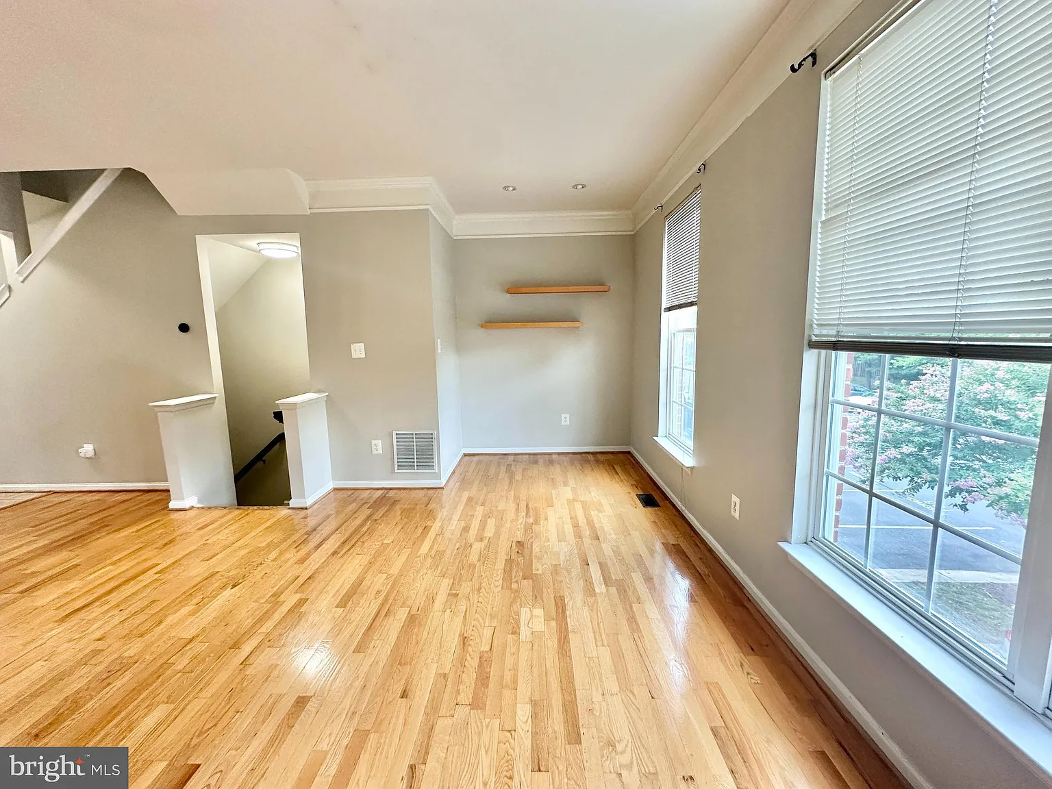 3 bed, 3.5 bath, 1836 sqft, $2,999 — Photo 4