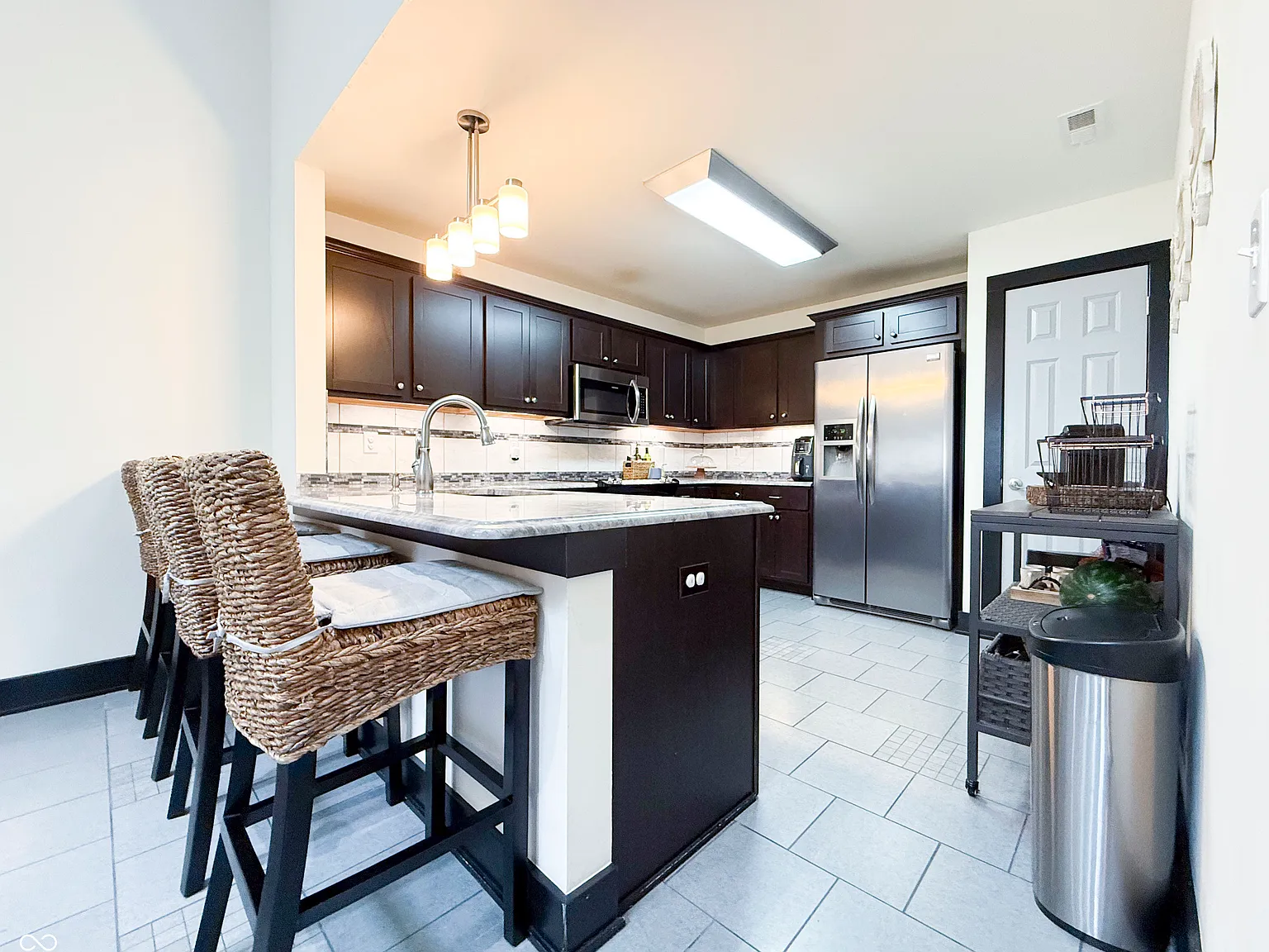 3 bed, 3.0 bath, 1982 sqft, $2,250 — Photo 3