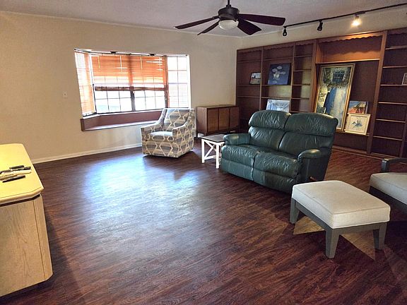 3rd image of 6015 Silver Oak Drive