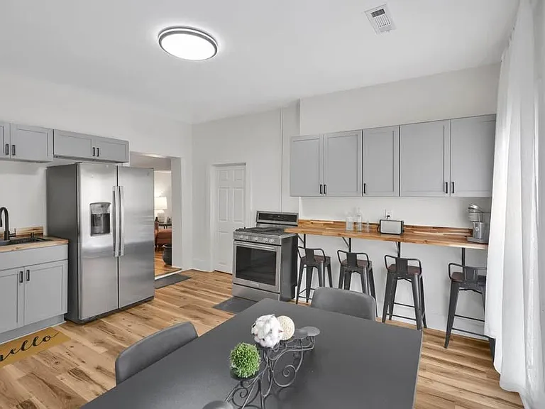 521 E Water St #2 — Photo 4