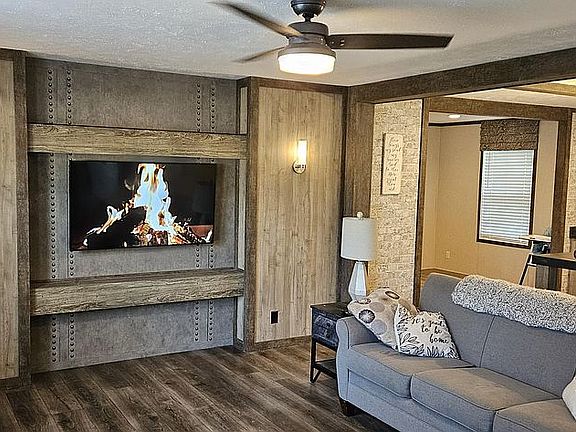 3rd image of 6933 Shady Oak Dr NE