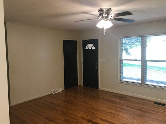 5th image of 331 Greenbriar Dr