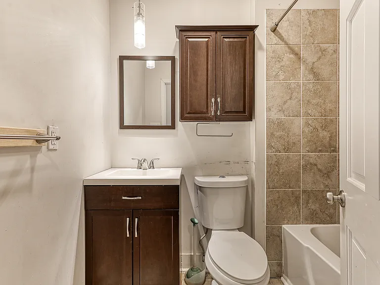 2352 Kemper Ln — Photo 23