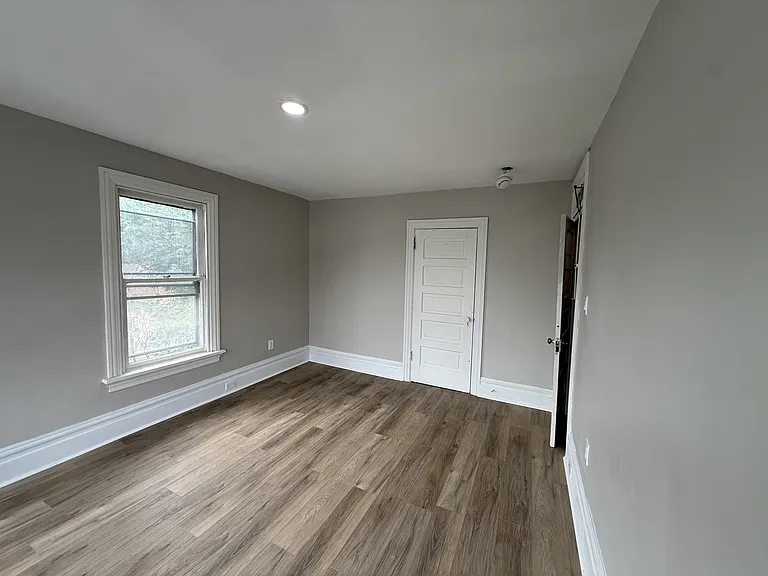 221 Pine St — Photo 9
