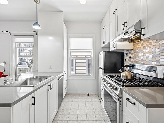 5th image of 171 Highland Blvd