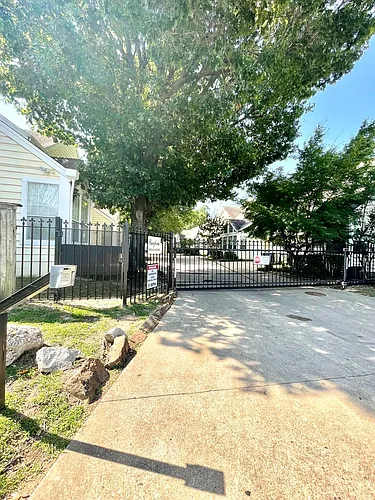 1338 E 58th St Photo 1
