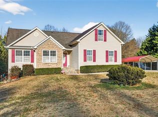 443 Beacon Dr, Maysville, GA 30558