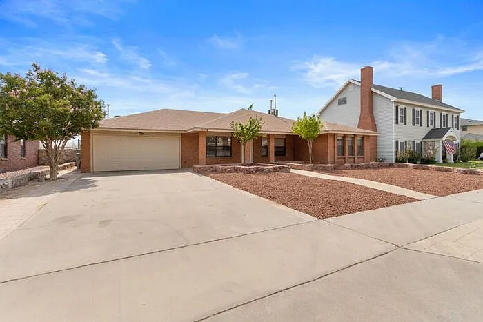 4 bed, 2.0 bath, 2027 sqft, $2,195 — Photo 2