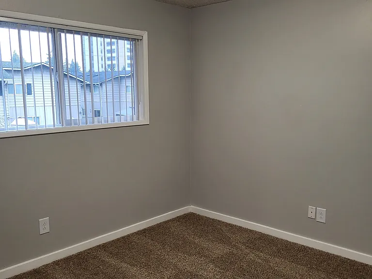 Townhouse Square Apartments — Photo 12
