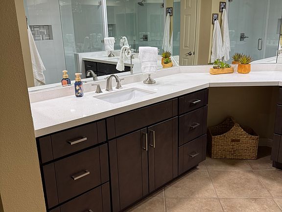 5th image of 653 Vista Lago Cir N
