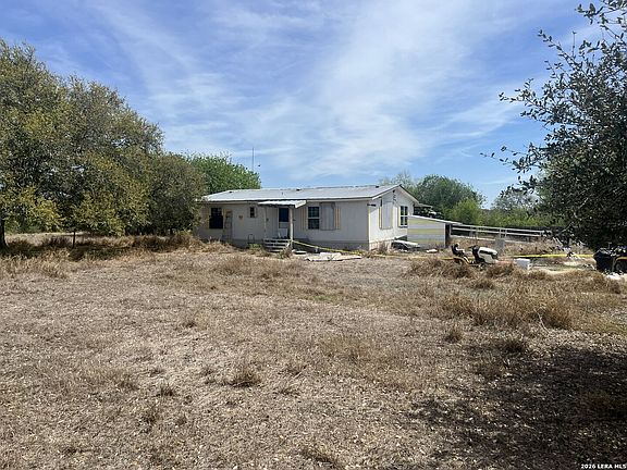 3rd image of 103 Clover